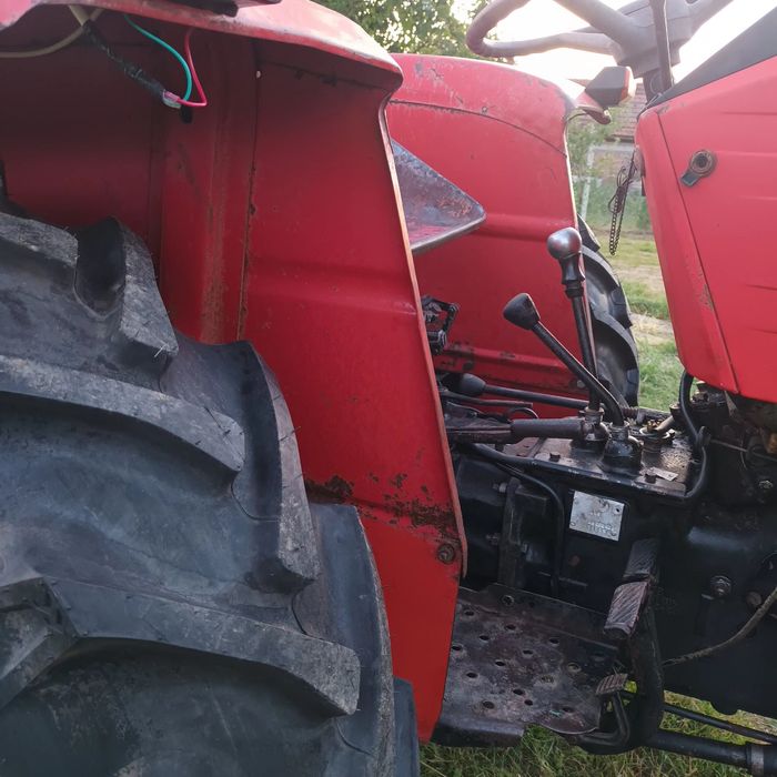 Tractor universal 445