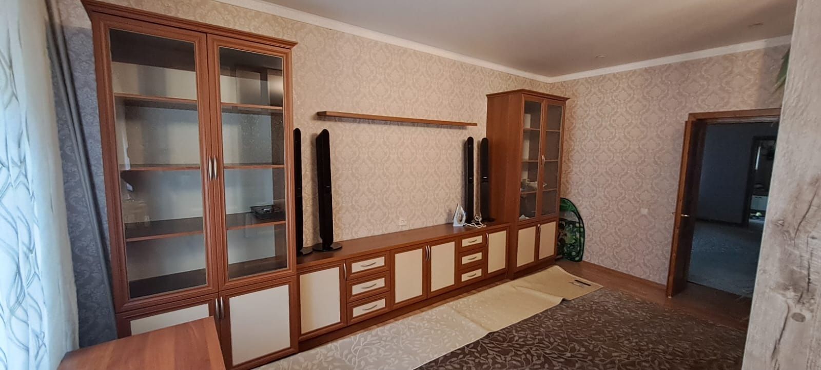 Продаётся стенка в зал