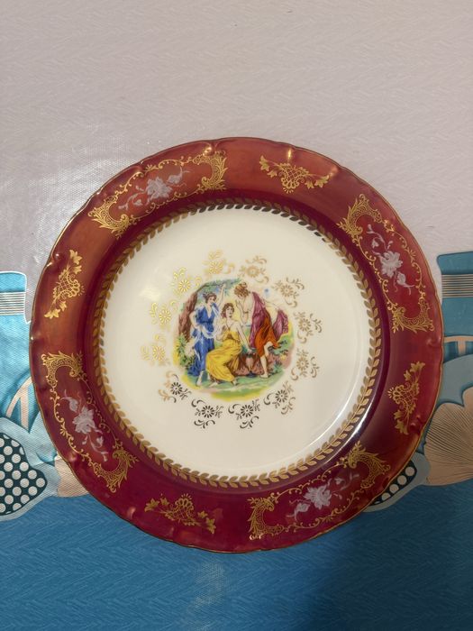 Продам тарелки Мадонна