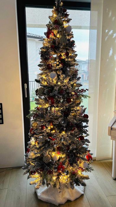 Коледна елха и украси