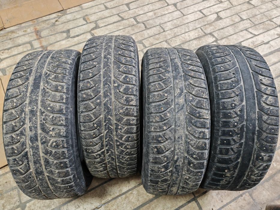 265/65/R17 Bridgestone, зимние, шипы, комплект, состояние на фото.