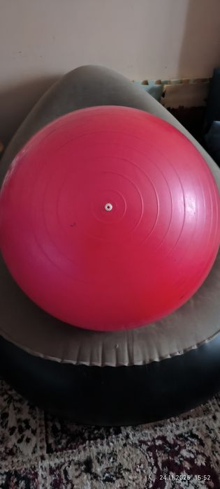 Мяч большой красный