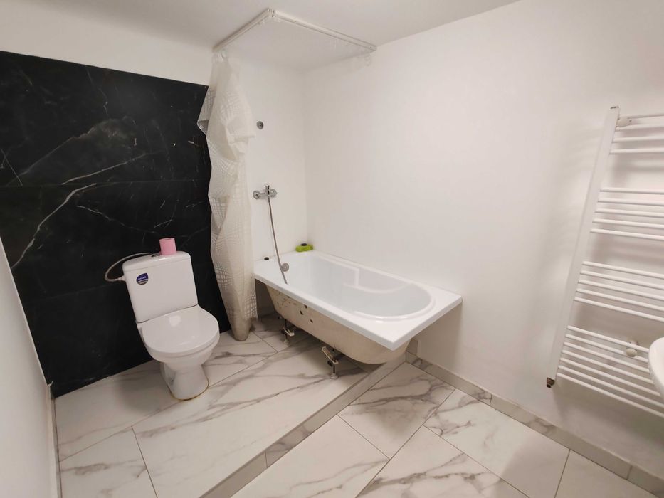 Vând Apartament la demisol cu 2 camere Zona Centrala!