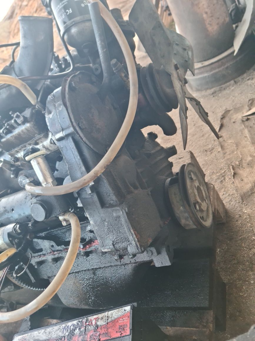 Motor de tractor U445, complect, cutie viteză si reductor