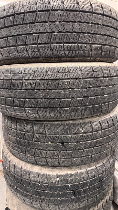 Продам комплект зимних шин