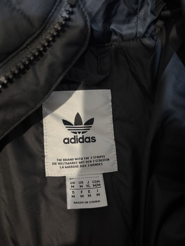 Яке Adidas Чисто ново!