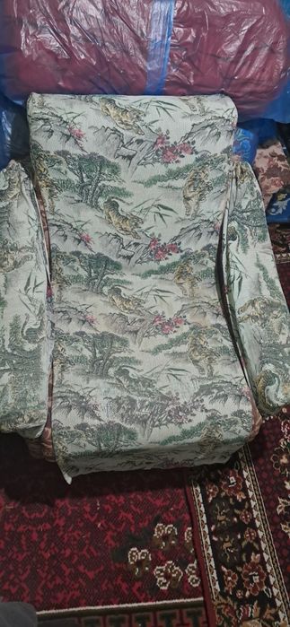 Divan kreslo 2tadan narxi kelishiladi manzil Yangihayot Choshtepa