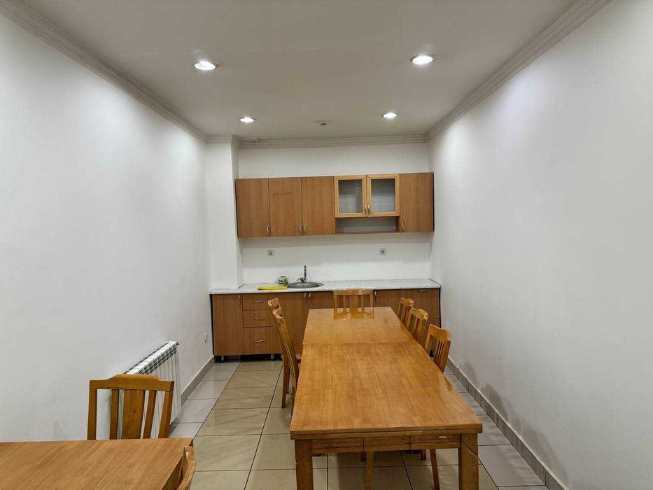 Продаётся бизнес центр по улице Бобур. Аэропорт мост. Вдоль дороги!!!