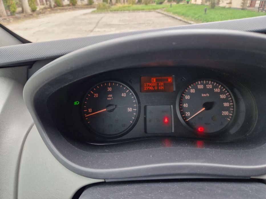 Vând Opel Vivaro 2.0diesel 8+1 locuri  recent adusa din Germania