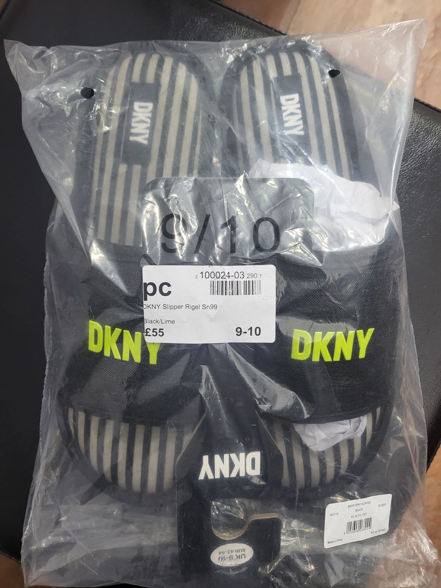 Papuci de casa DKNY