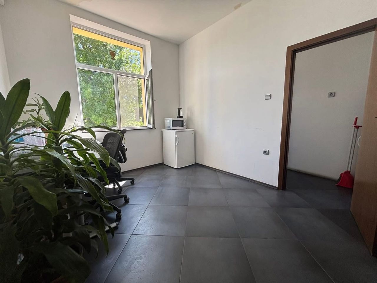 Дава се под наем Офис в Варна, Конфуто - 110 кв.м за 900 € - Снимка #8