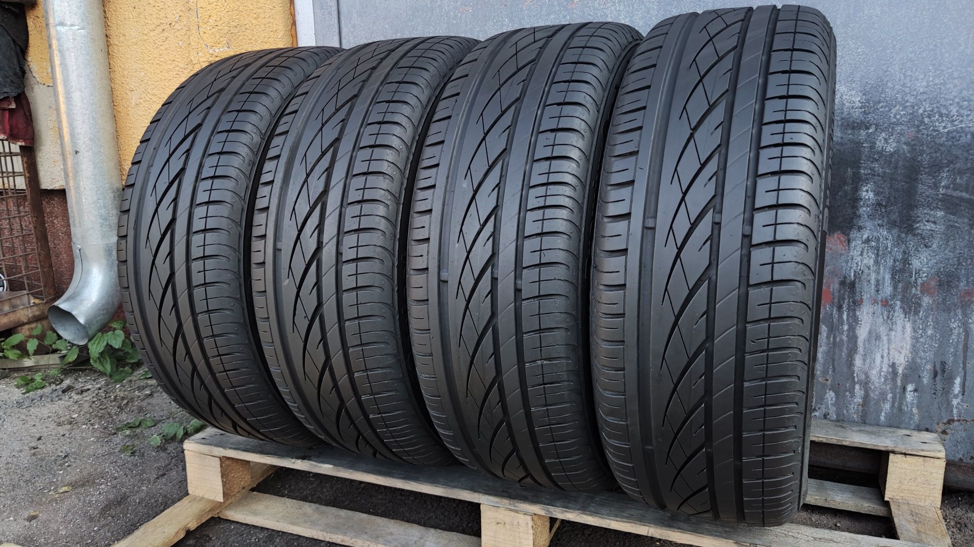 4бр. летни гуми 195/55/16 Continental Premium Contact 
dot21
7mm
Много