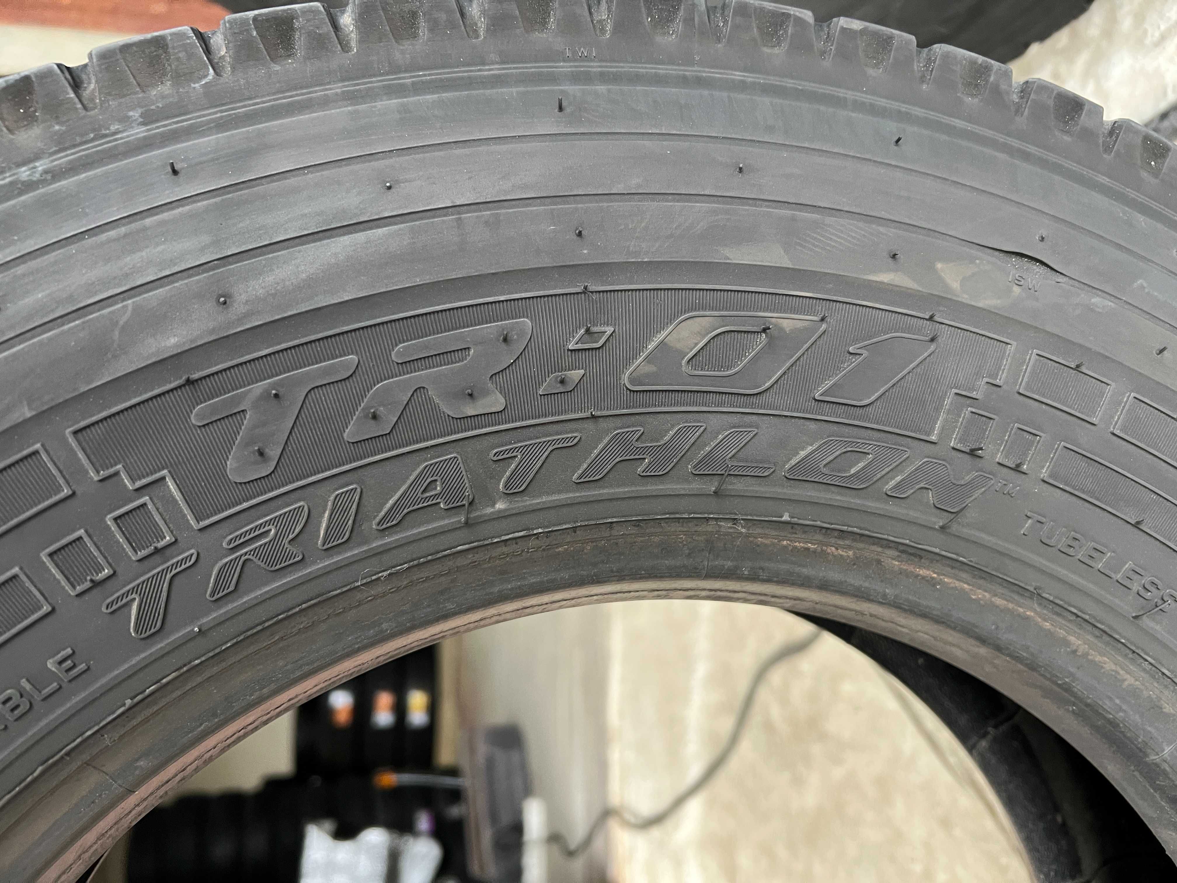 1 тежкотоварна гума 215/75R17.5 Pirelli TR:01 Triathlon 126/124M M+S