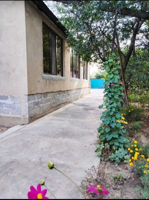 Продам 2-х этажный КИРПИЧНЫЙ дом, 7 комнат, 12 соток, все рядом, газ.