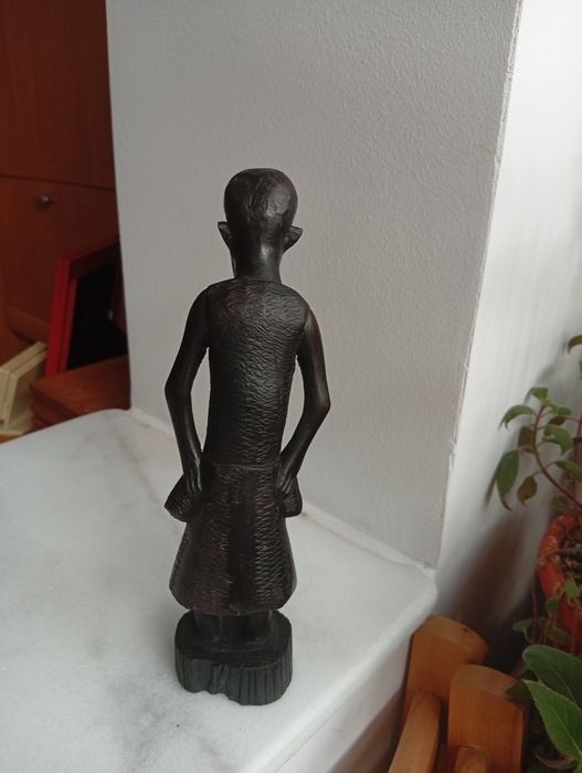 Statuetă veche de lemn