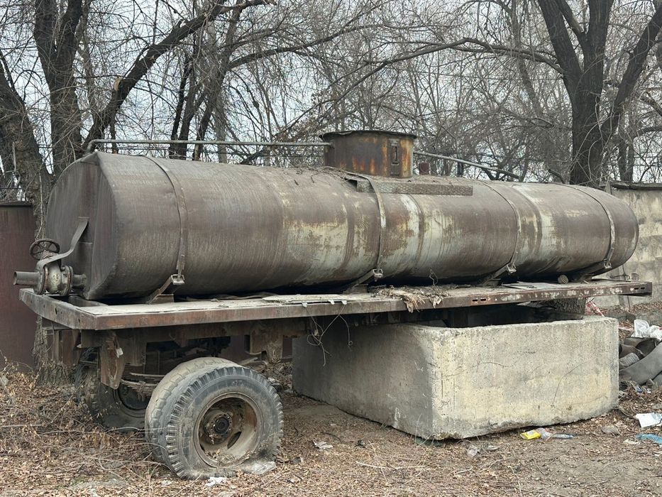 Продам ёмкости 10.6 кубов и автоцистерну бочки цистерны резервуары