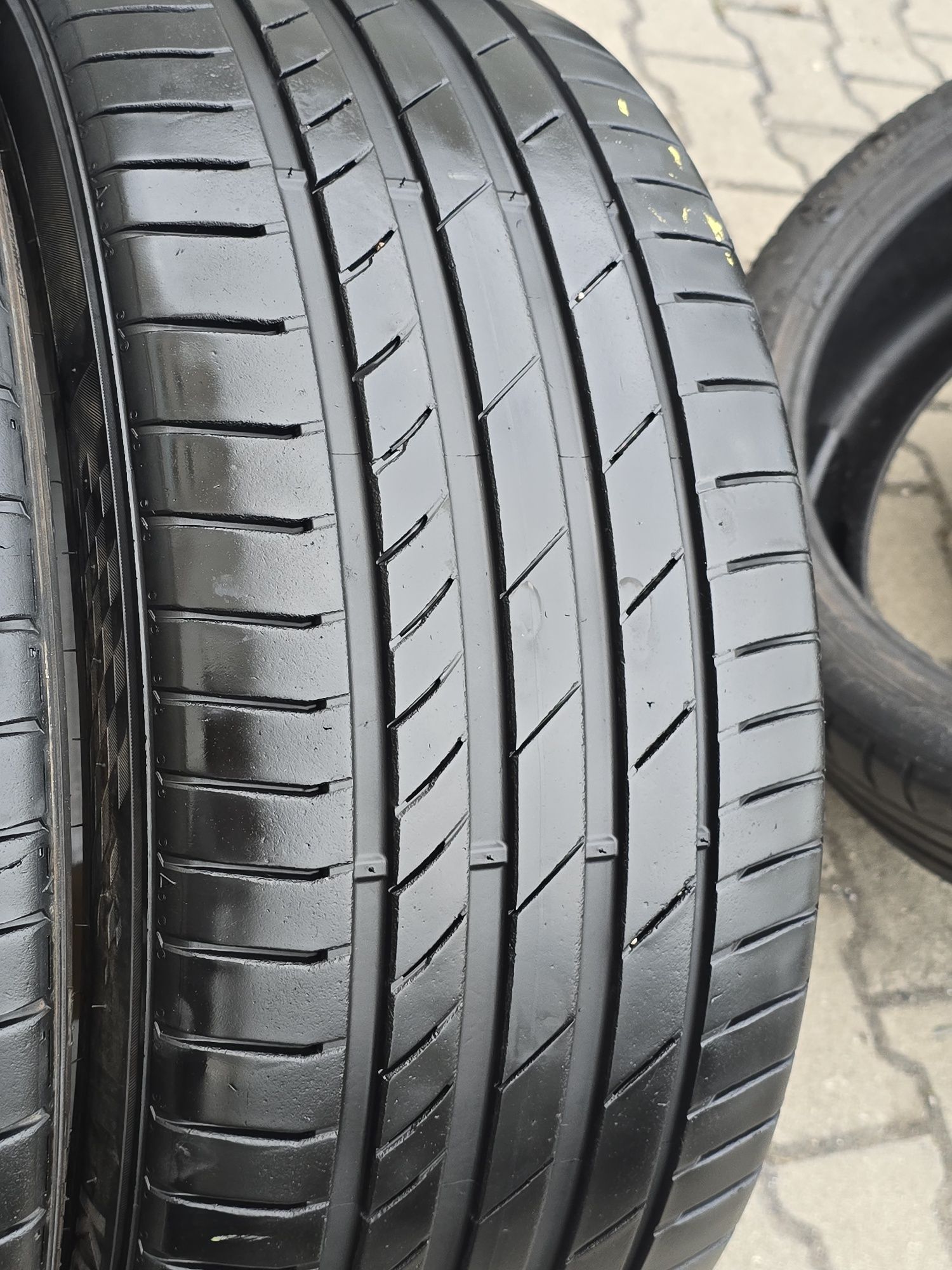265 40 21 kumho    .