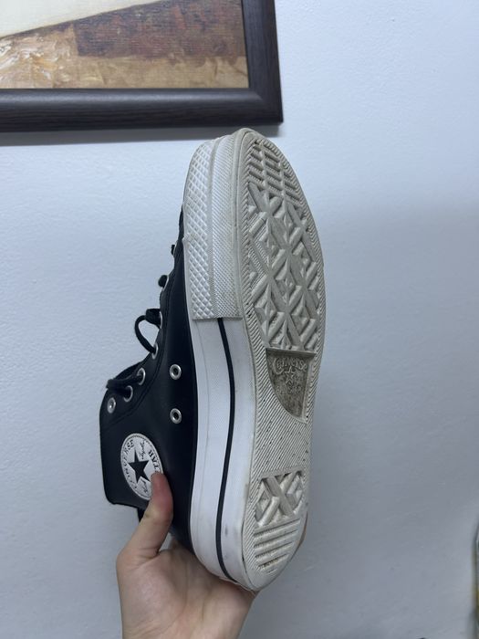 Converse negri de piele