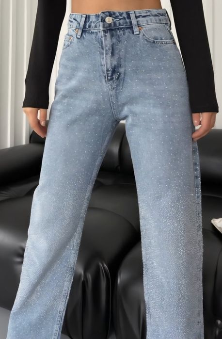 Чисто нови дамски дънки с камъни BERSHKA