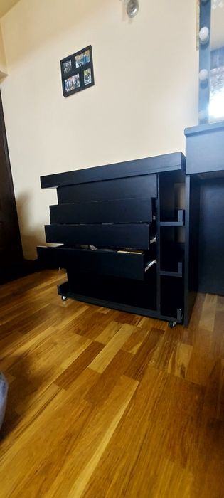 Masa machiaj cu oglinda și noptiera