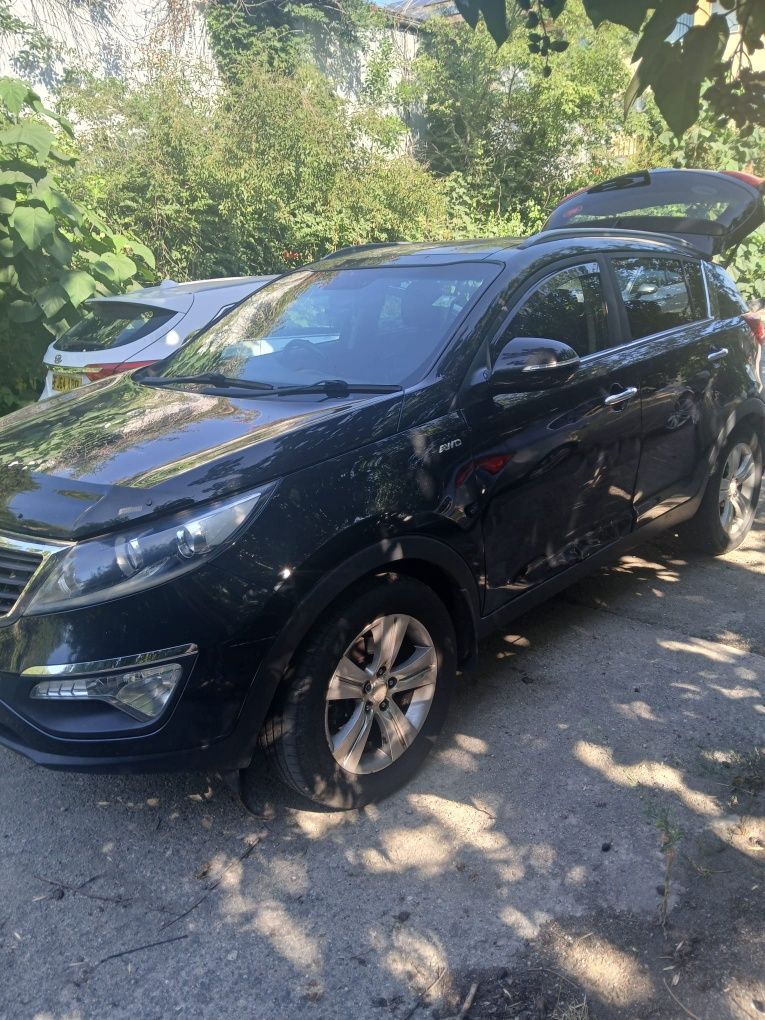 Dezmembrez Kia Sportage 4x4 2.0 Crdi motor 2.0 D4HA fabr. 2013