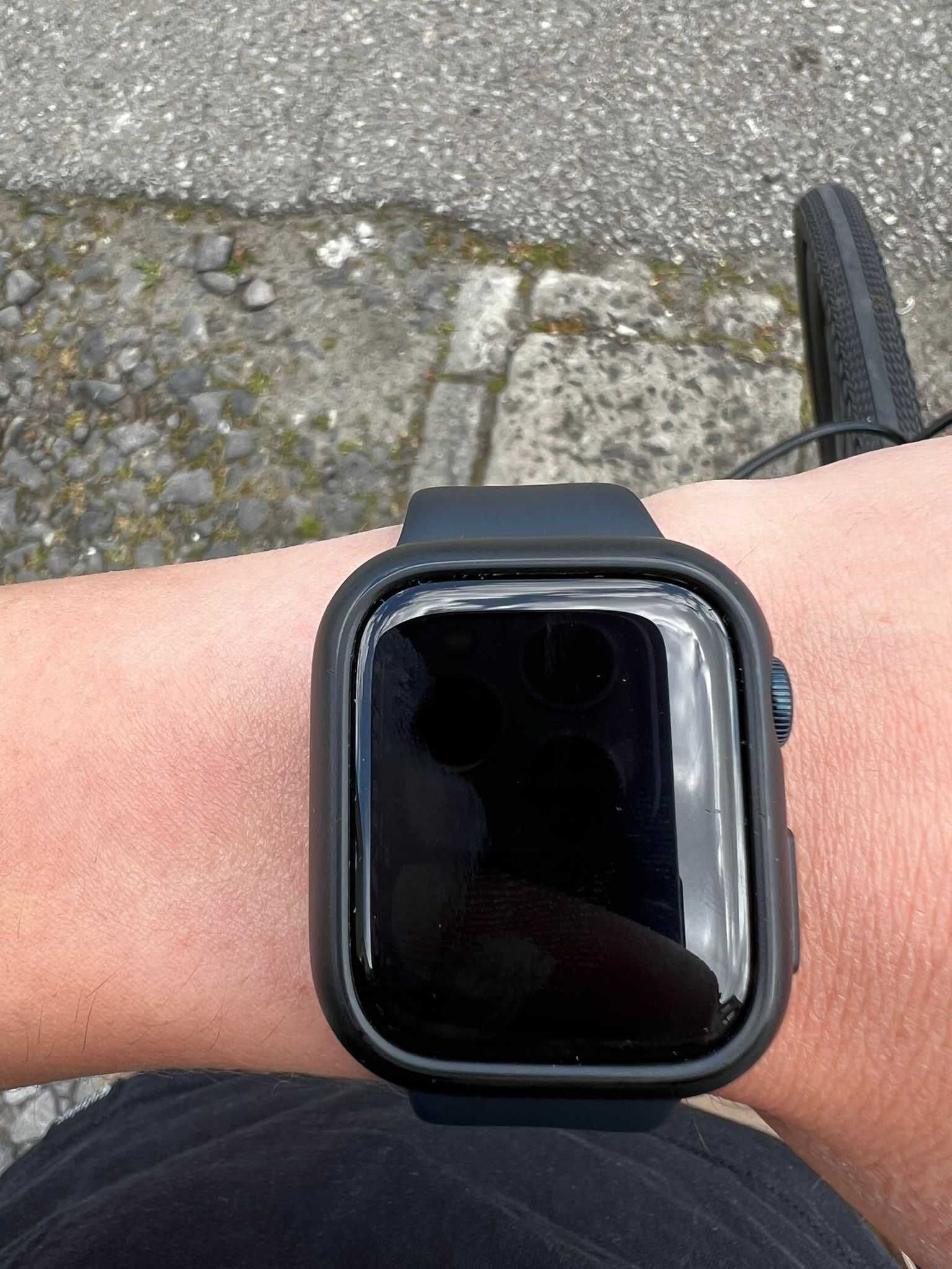Apple watch Series 8 GPS, Midnight aluminium, 41 mm, husa cadou