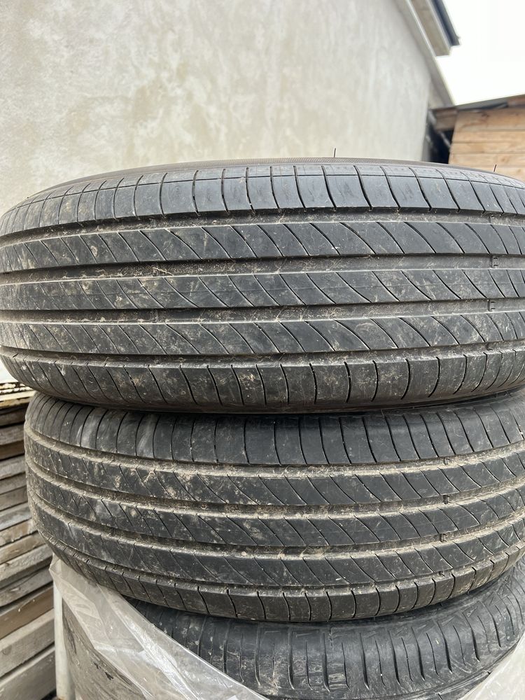 215/65 R17  Michelin vara