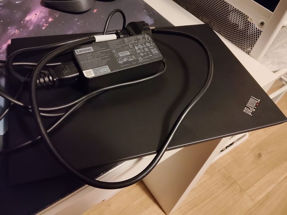 Vând laptop Lenovo TinkPad T490 cu touchscreen