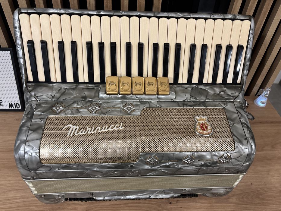 Acordeon italian Marincucii cu 120 de basi