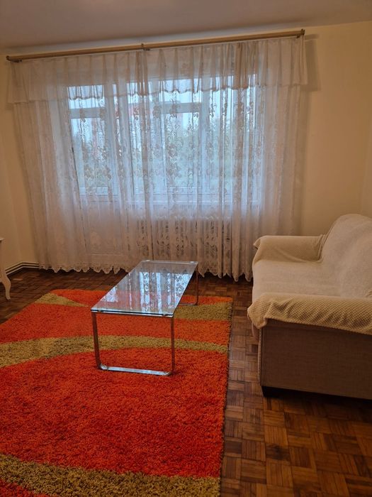 Închiriez apartament 4 camere