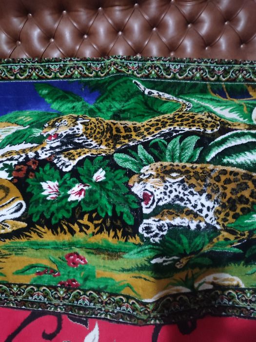 Vând carpetă aproape nouă