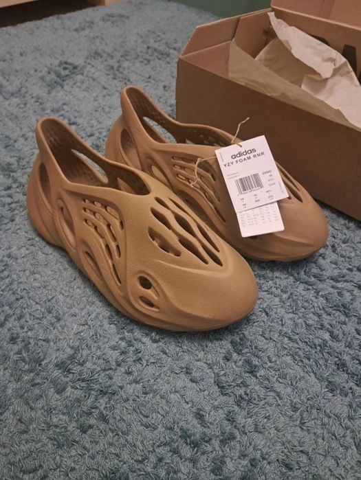 Yeezy foam RNR bej
