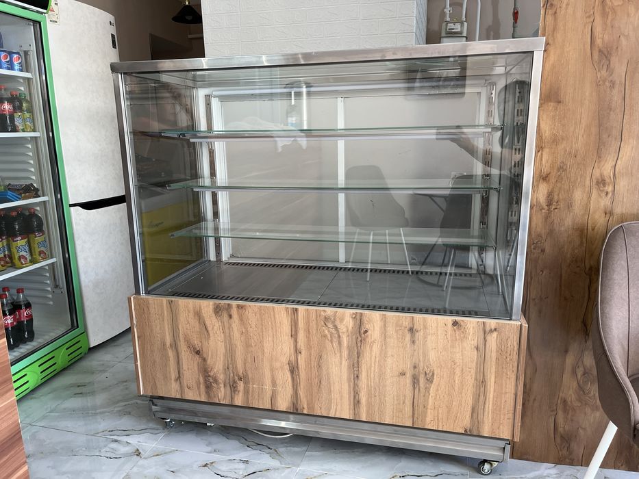Холодильник витринный