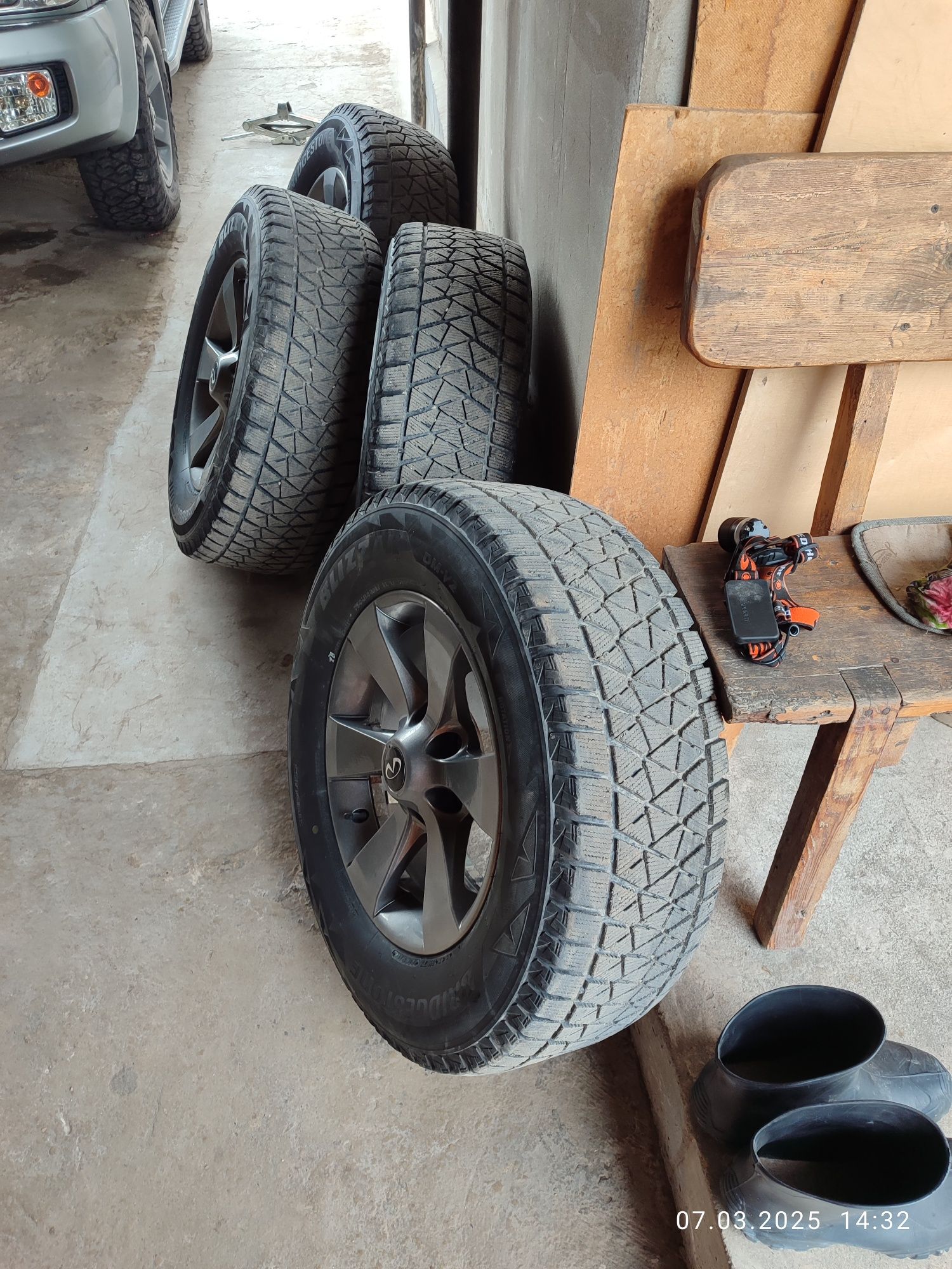 Зимние шины "Bridgestone"