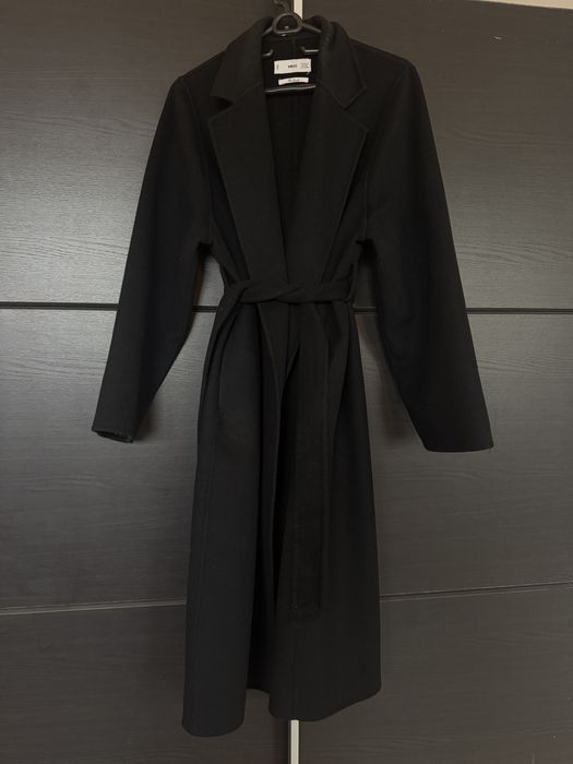 Вълнено черно палто Mango