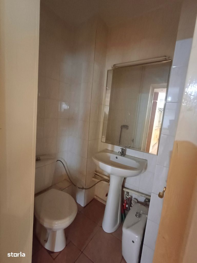 Apartamentul este situat vis-a-vis de  Hotel City .