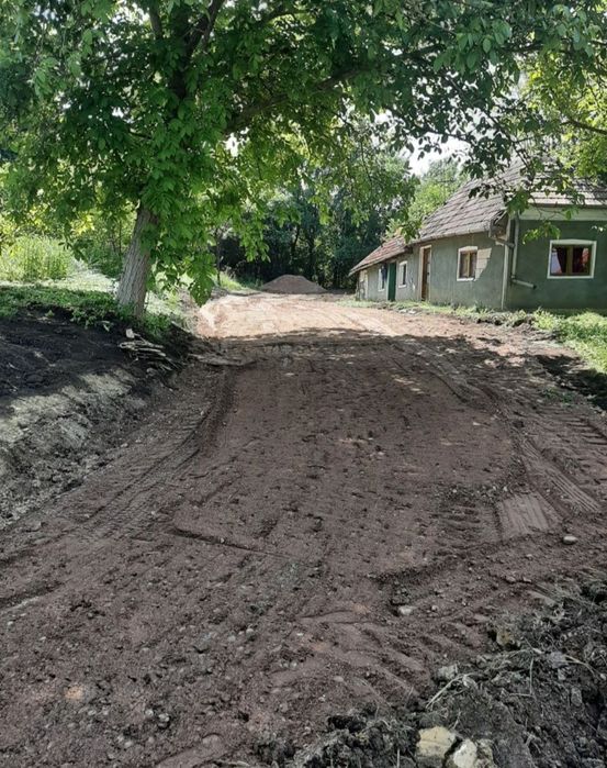 Vând teren și casă bătrânească sat Henig jud Alba