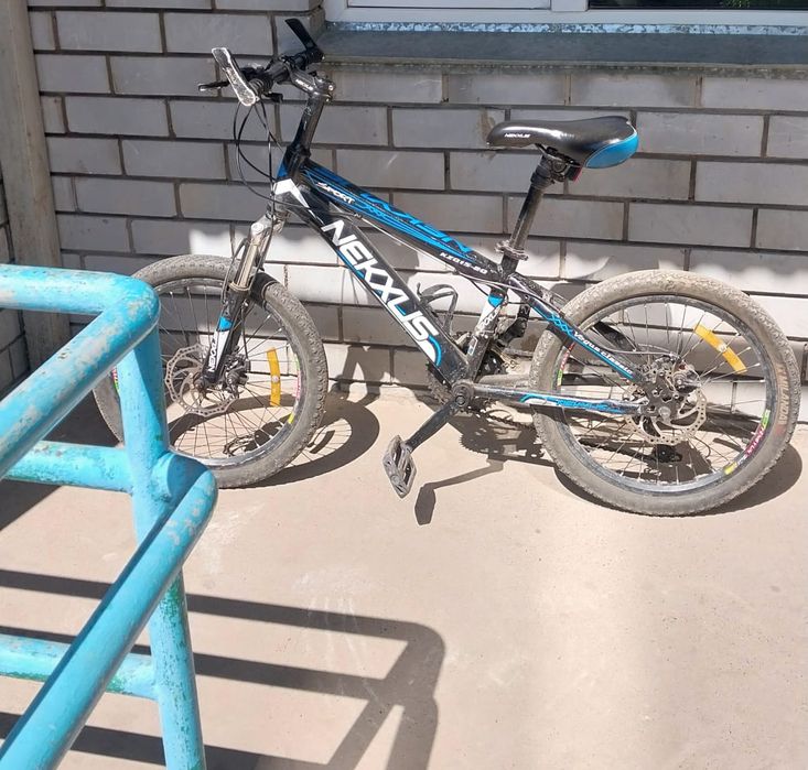 Продам детскую машинку и велосипед