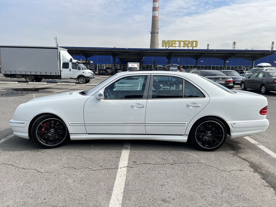 Mercedes E55 AMG