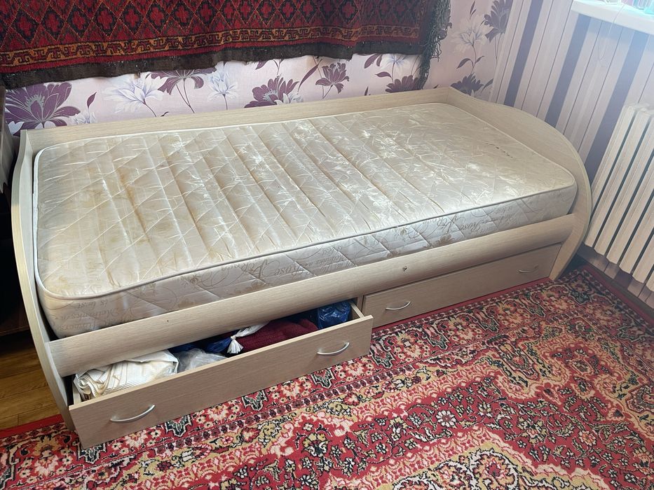 Кровать односпальная с поддоном