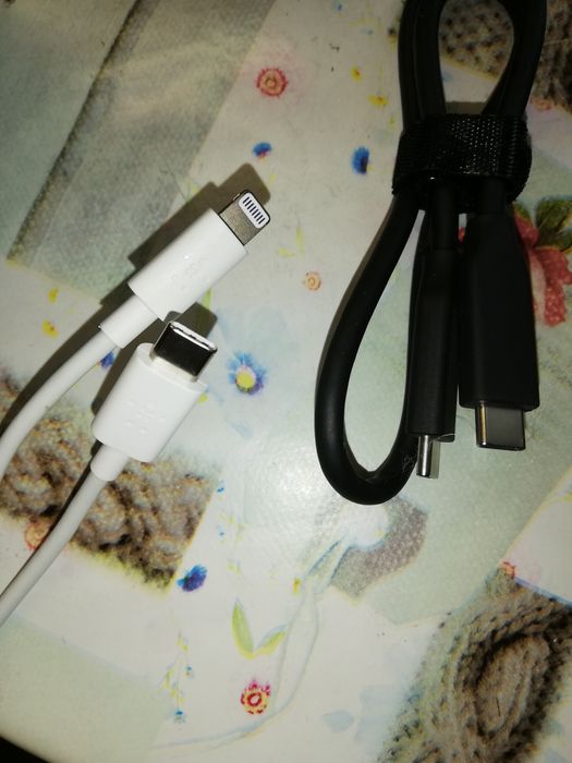 Încărcătoare și cabluri de date