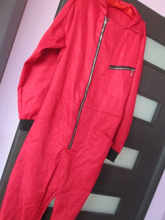 pantaloni  salopeta rosie cu gluga M