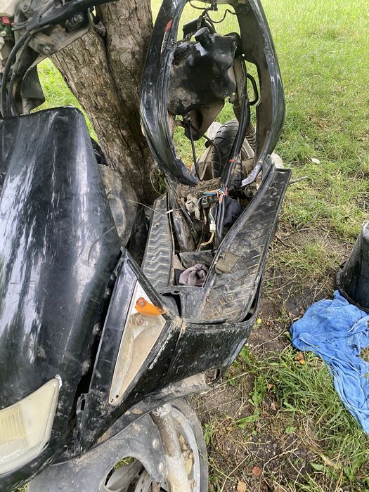 Vand scuter aprillia pentru piesa 450 lei .Si o bicicleta cu motor