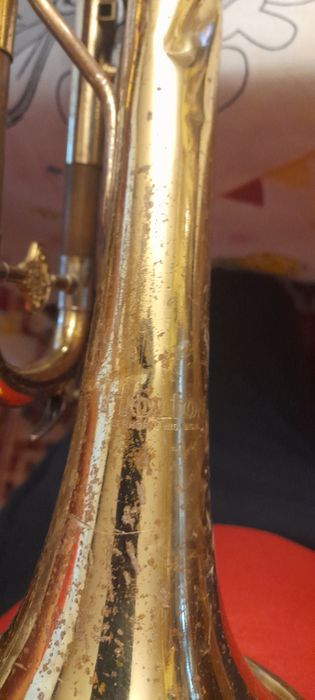 Trompeta model Holton Collegiate, fabricat în Elkhorn, SUA.