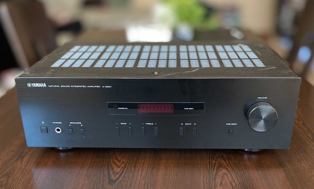 Yamaha A-S201 интегриран стерео усилвател
