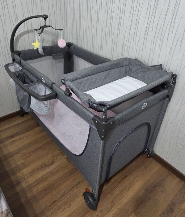 Продам кроватку-манеж Tomix, в подарок Матрас