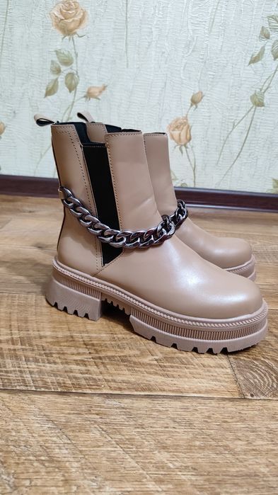 Сапоги весенние новые