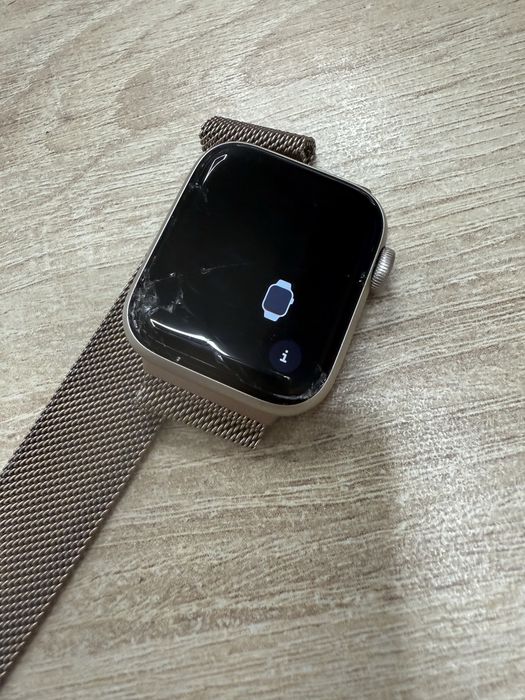 iWatch SE 2 спукано стъкло