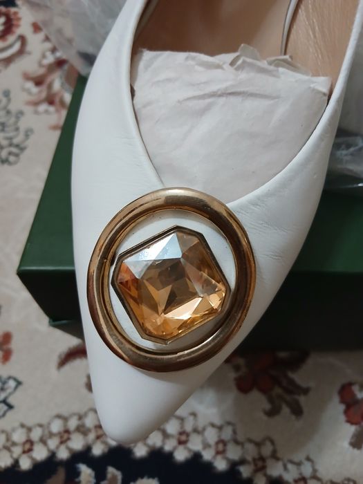 Женские босоножки