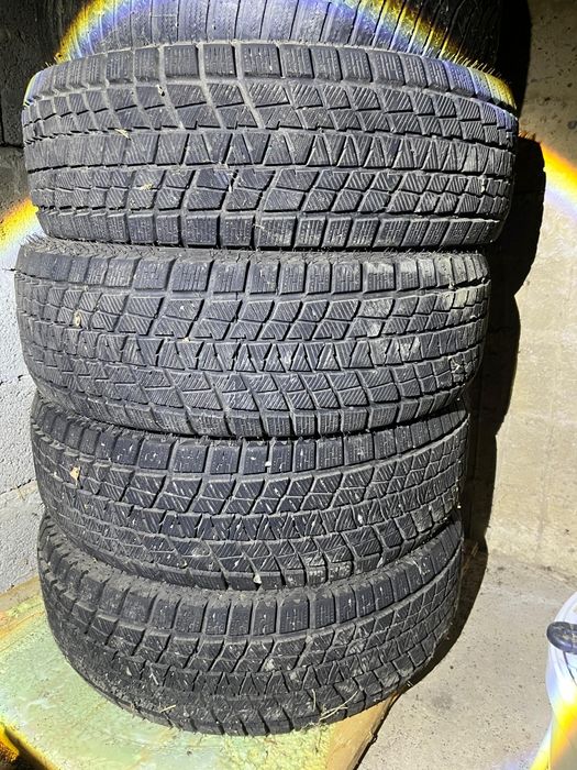 Продам покрышки размер 225/65/R17. Б/у, поддержанные два месяца, почти